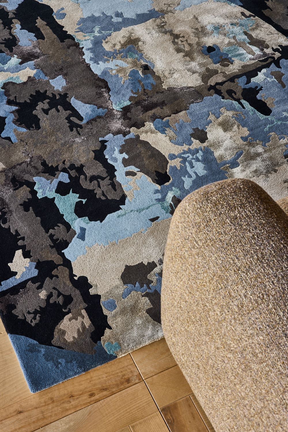 designer-rugs-levine-vokaberg-awakening-cl-wr-close up