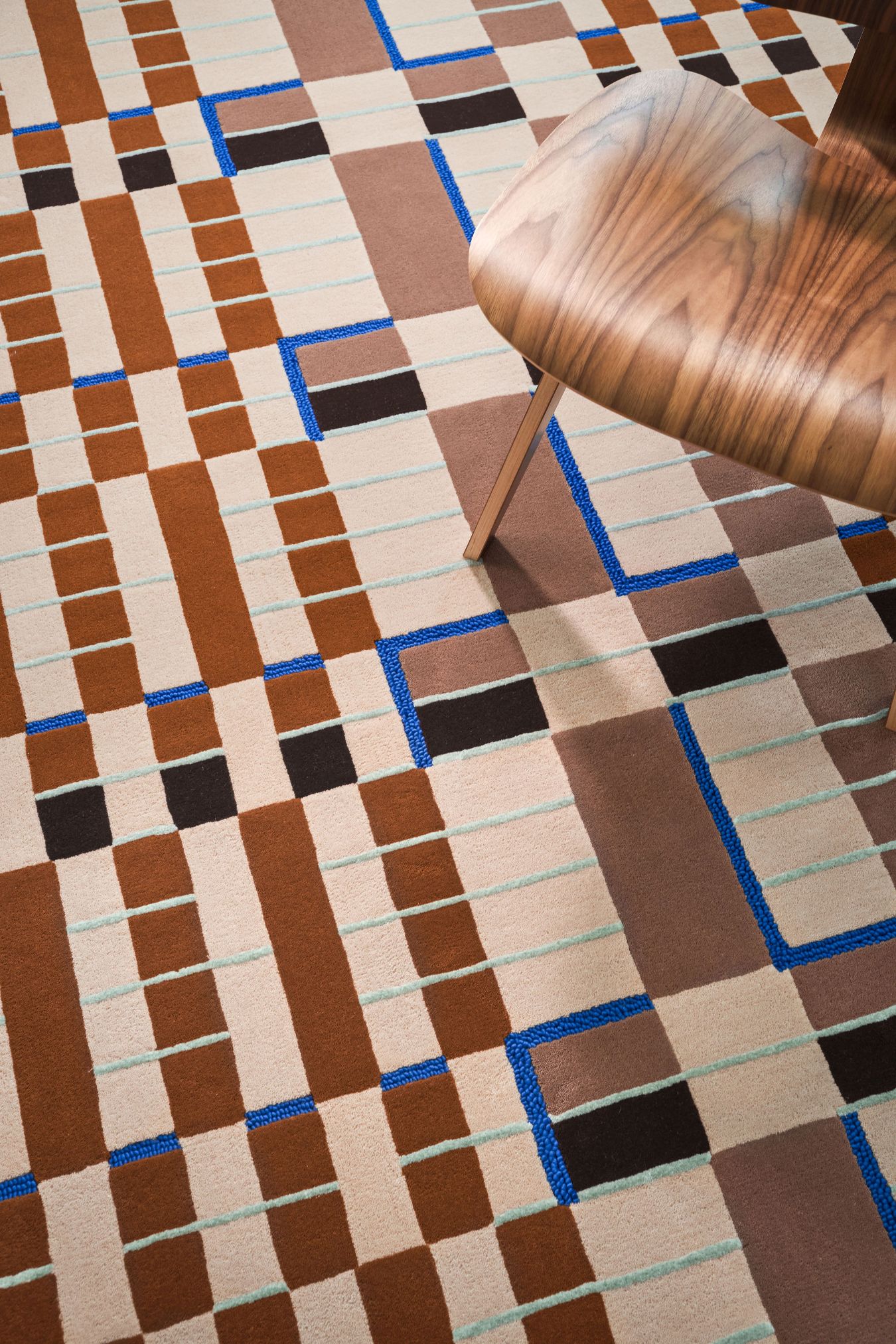 Close up image of the Lazulli rug designed by Anne-Marie-Rand