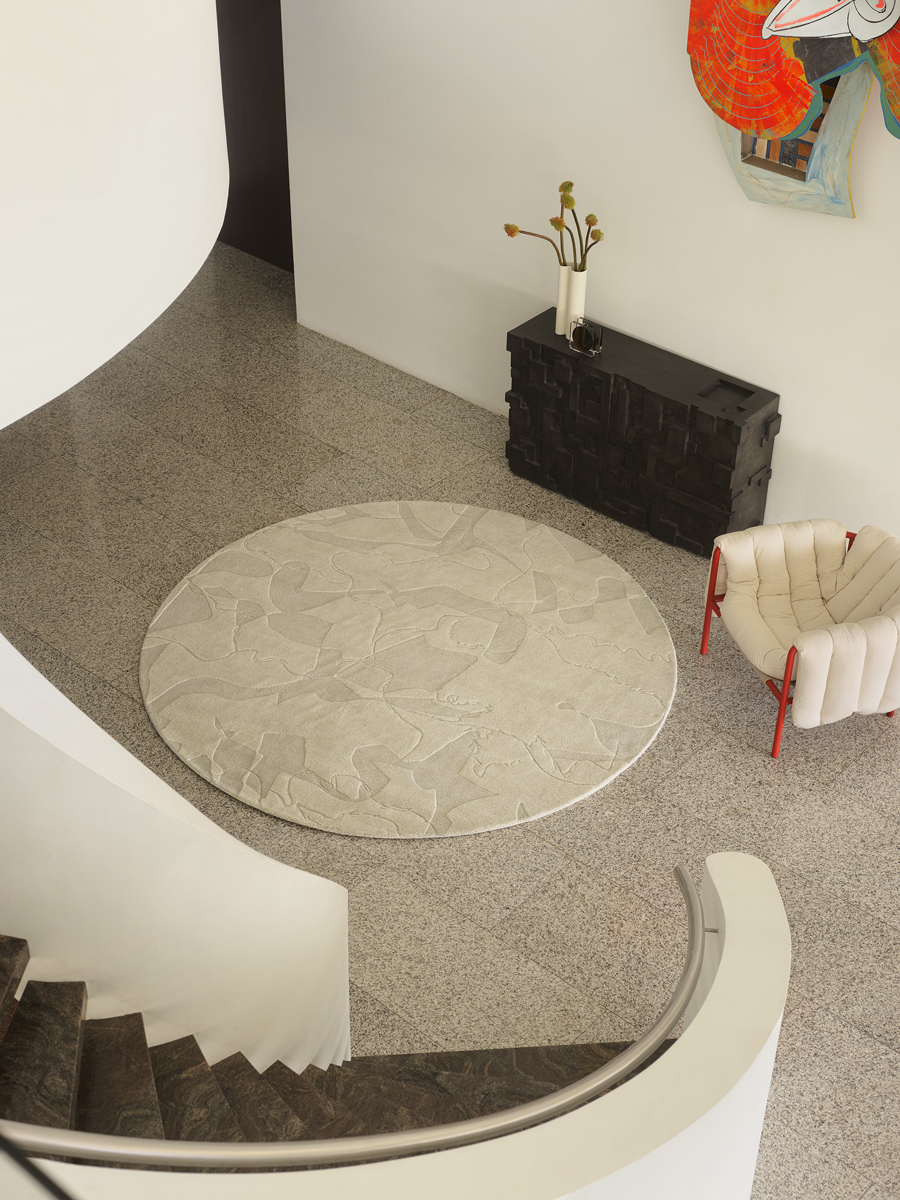 Ruvida handknot rug by Greg Natale in modern interior – luxury designer rug with organic design, handknotted in wool for rich texture and lasting quality.