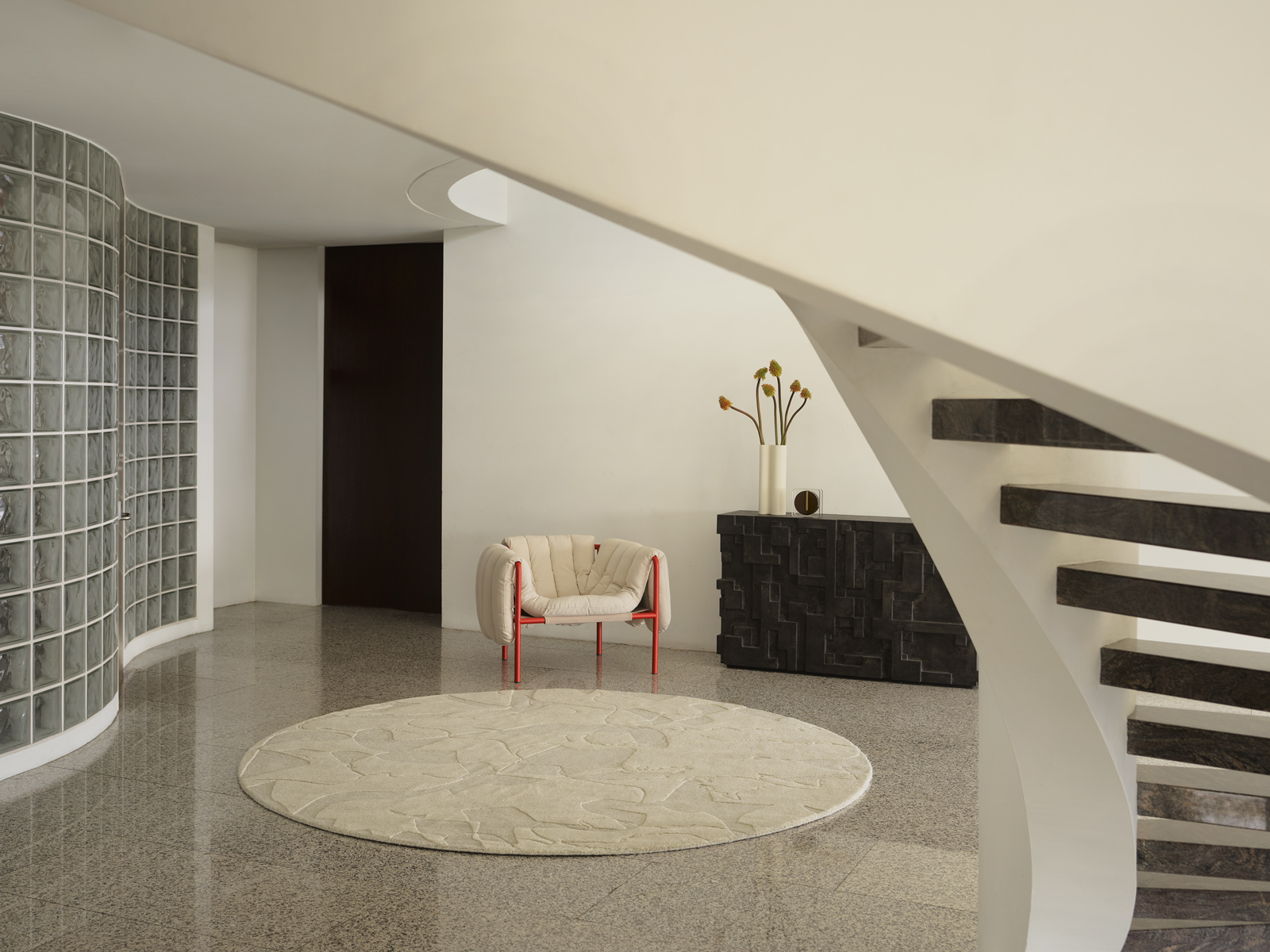 Ruvida handknot rug by Greg Natale in modern interior – luxury designer rug with organic design, handknotted in wool for rich texture and lasting quality.