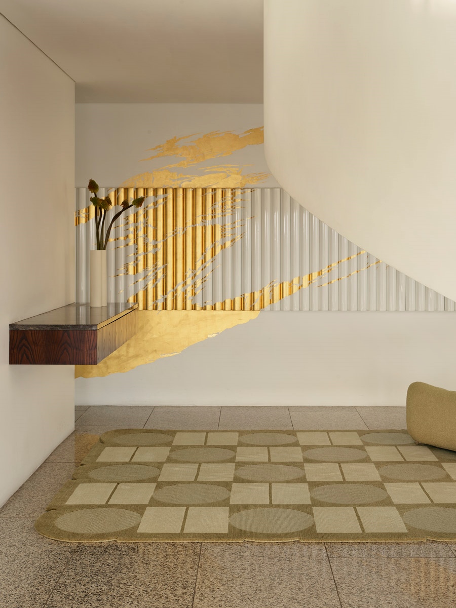 Vivo handknot rug by Greg Natale in a modern interior – designer rug with organic linear pattern, handknotted in wool for soft texture, depth, and artisanal quality