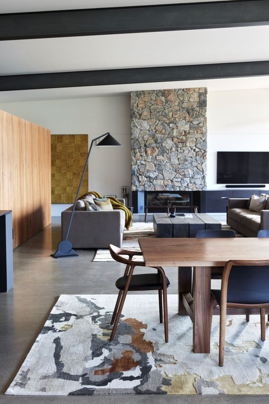 location image of organic favo handknot rug by Hare and Klein