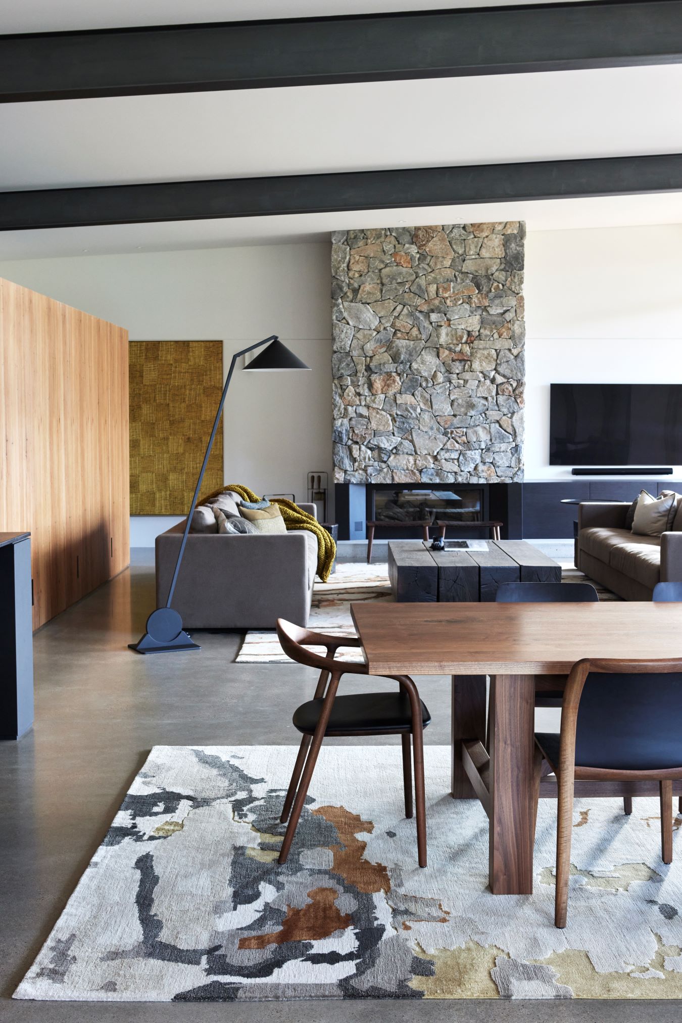 location image of organic favo handknot rug by Hare and Klein