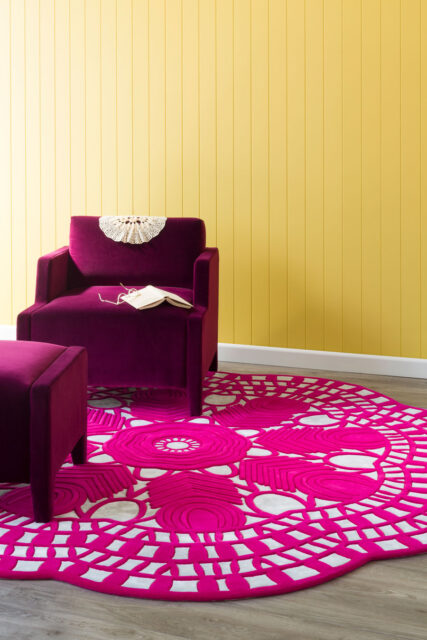 Living room image of Evelyn rug in hot pink colour