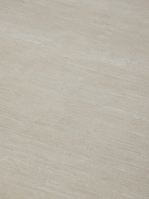 Close image of the Rhodium alabaster-texture rug