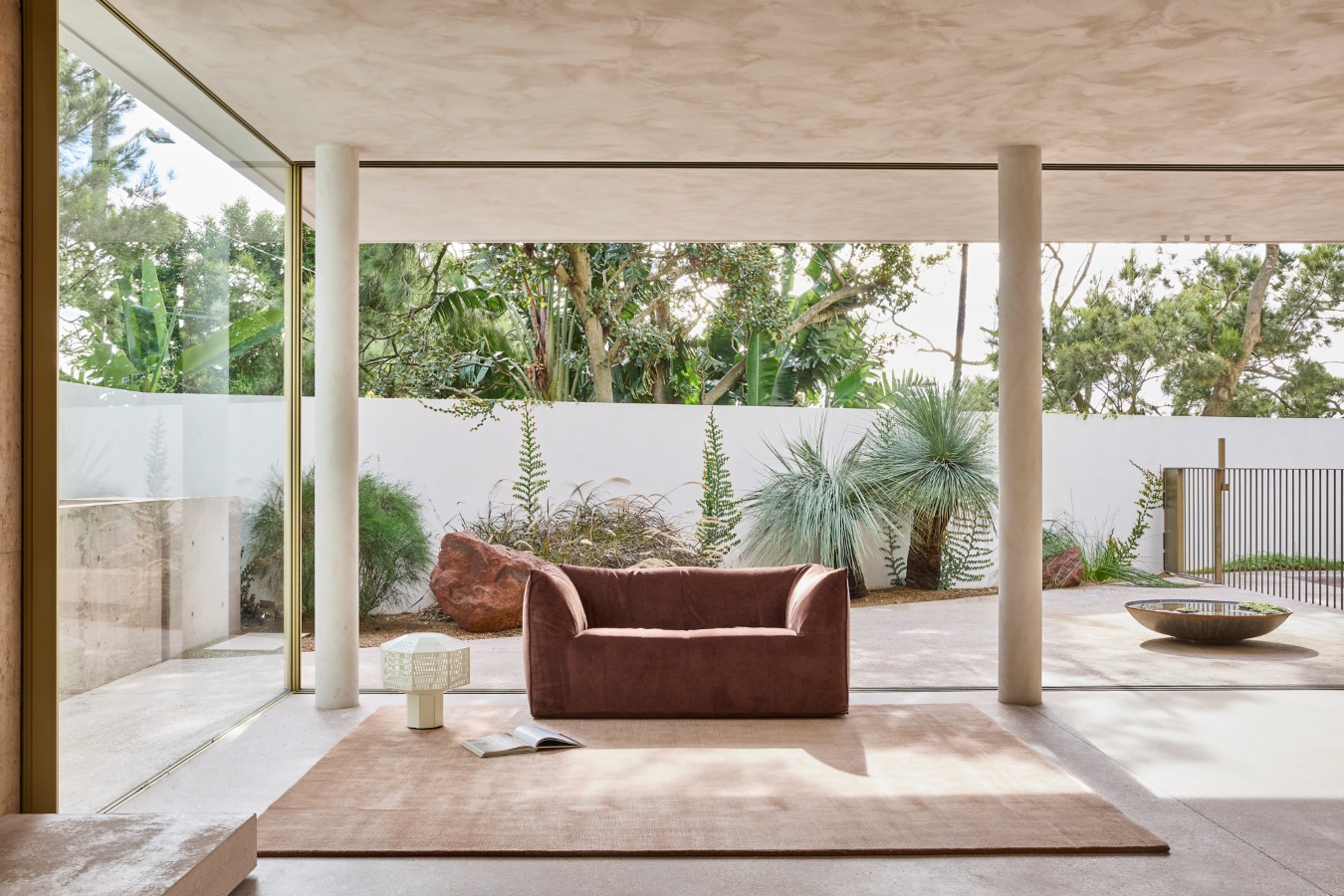 location image of the sabi-blush rug
