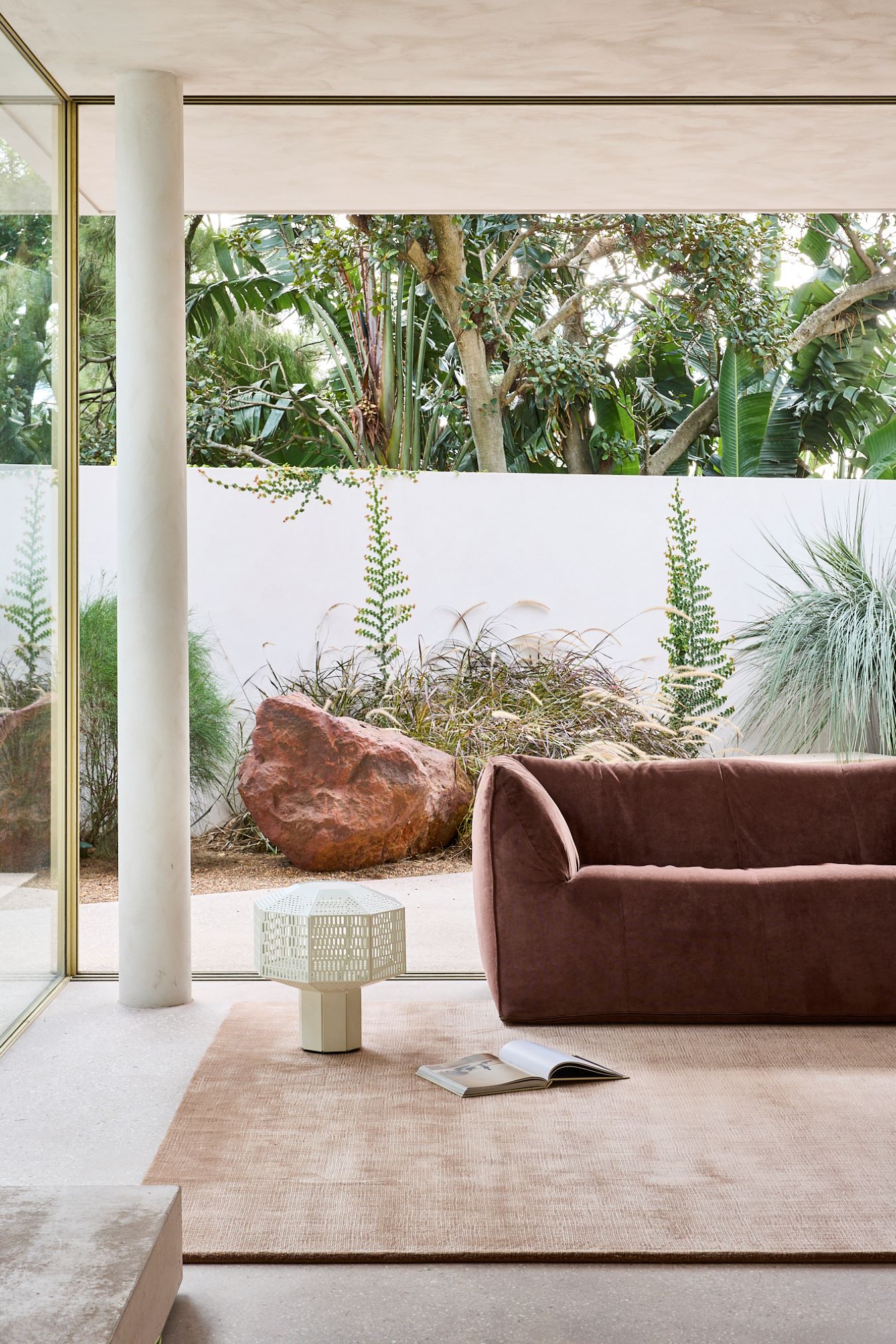 location image of the sabi-blush rug