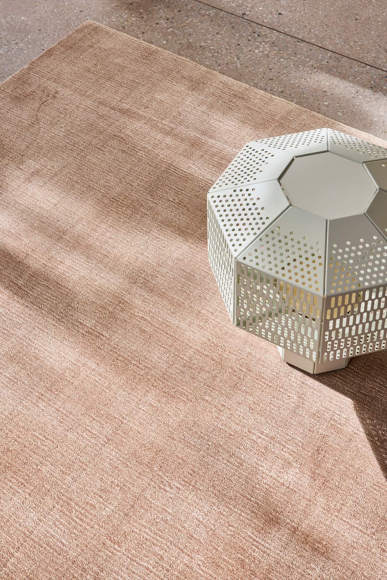 location image of the sabi-blush rug