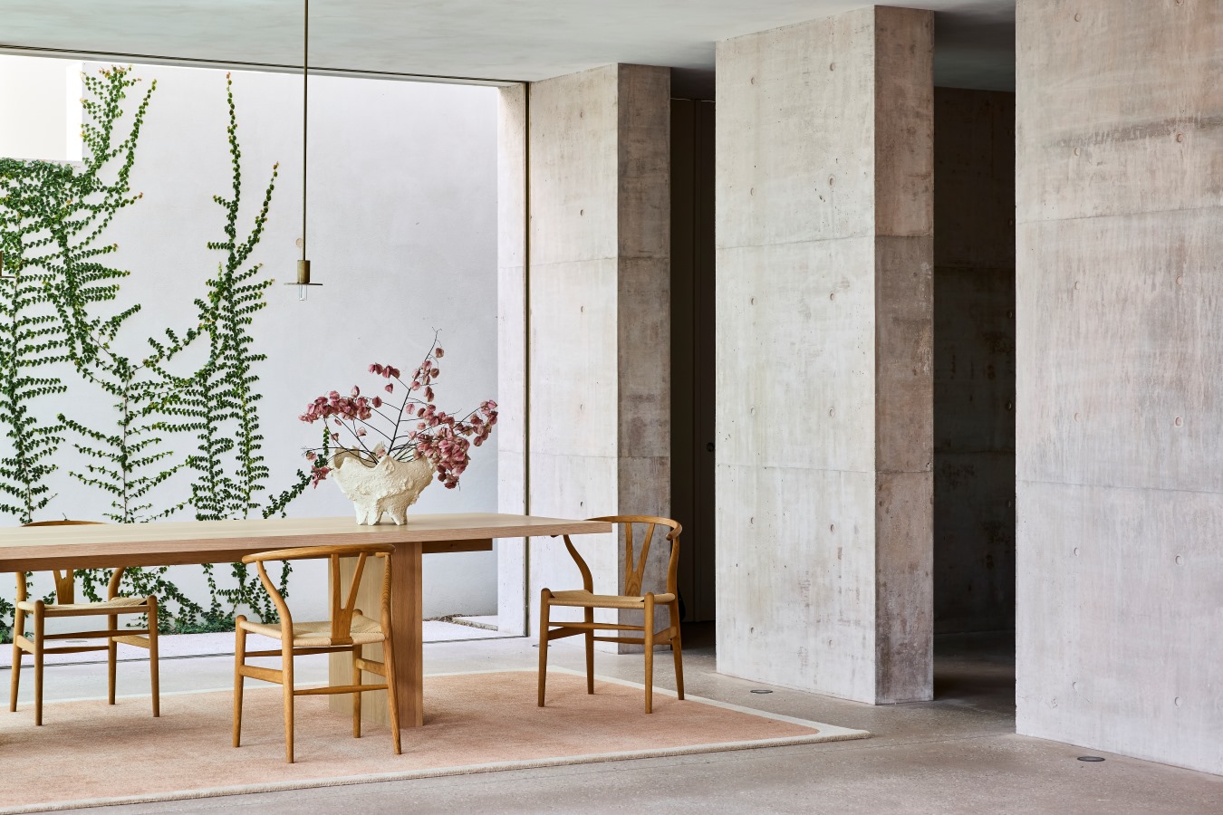 Location image of the wolfram fudge rug with border