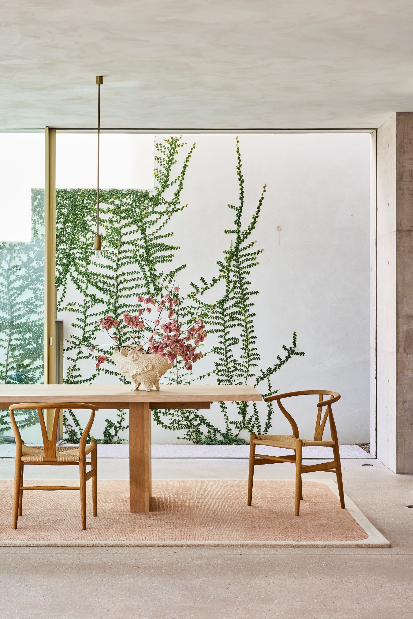 Location image of the wolfram fudge rug with border