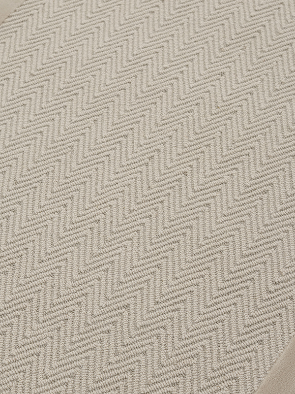 close up image of the zig-zag-dove grey- runner