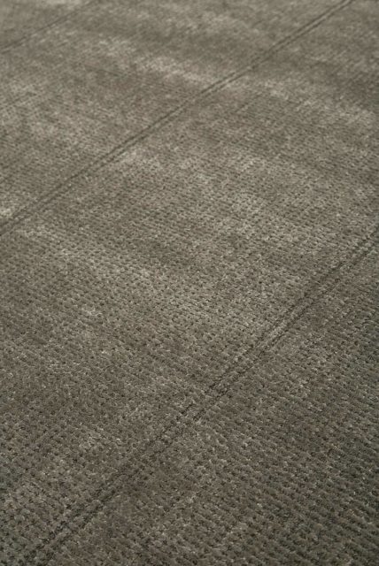 Close up view of Tungsten rug in silver iron colour
