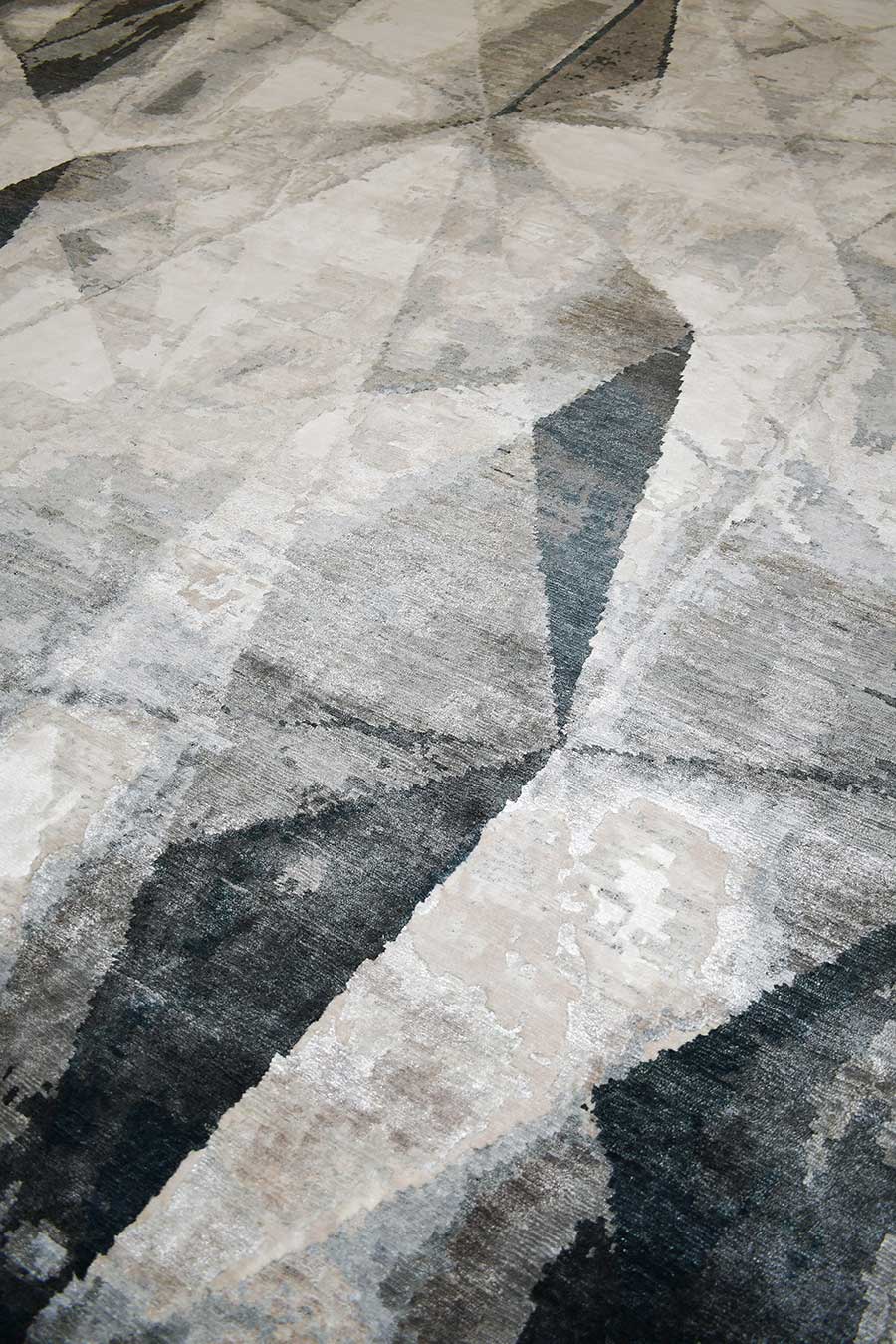 Detailed image of abstract Adonis rug in grey colour