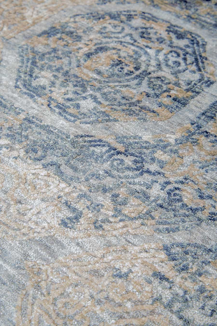 Detailed view of classic Camden rug in blue colour