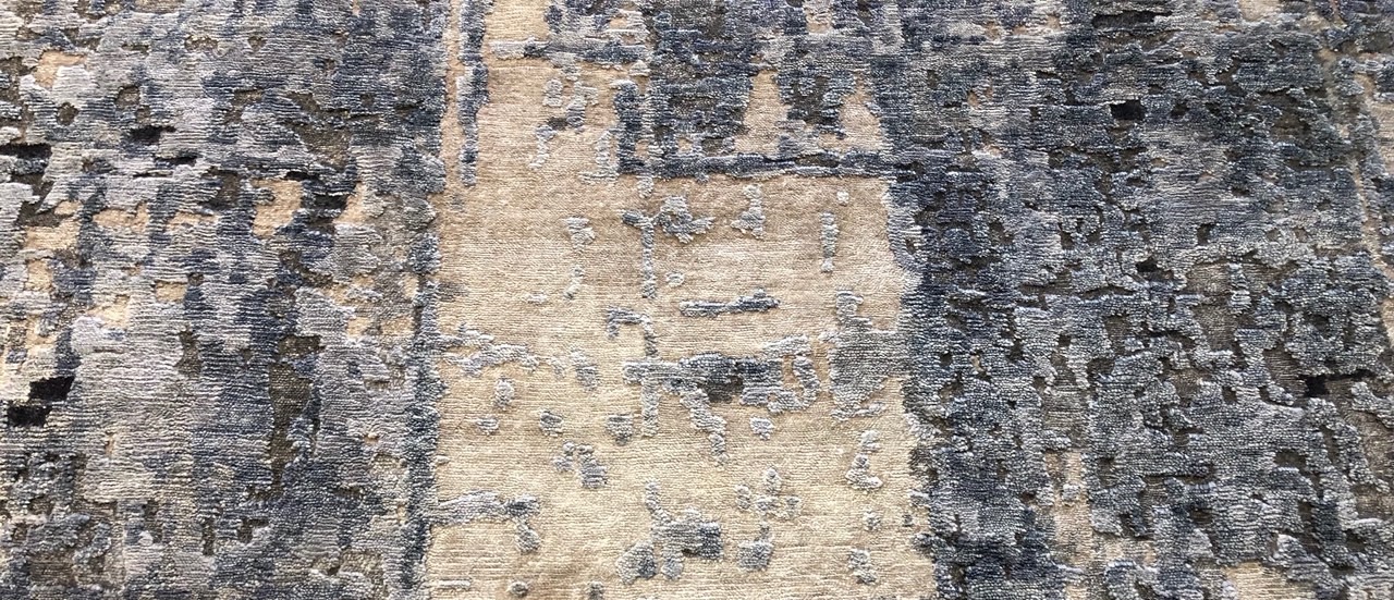 designer-rugs-Marello-silver-light-blue-close-up-.jpg