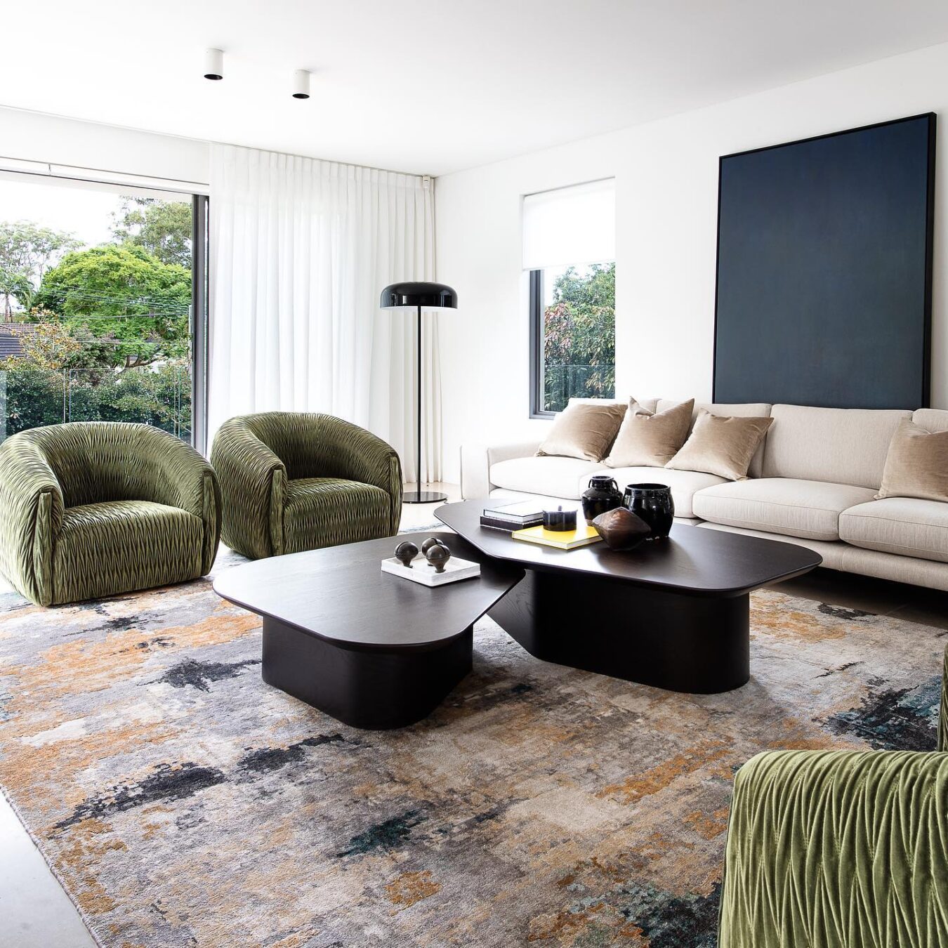 designer-rugs-karen-akers-glory-days-living-room-thomas-dalhoff