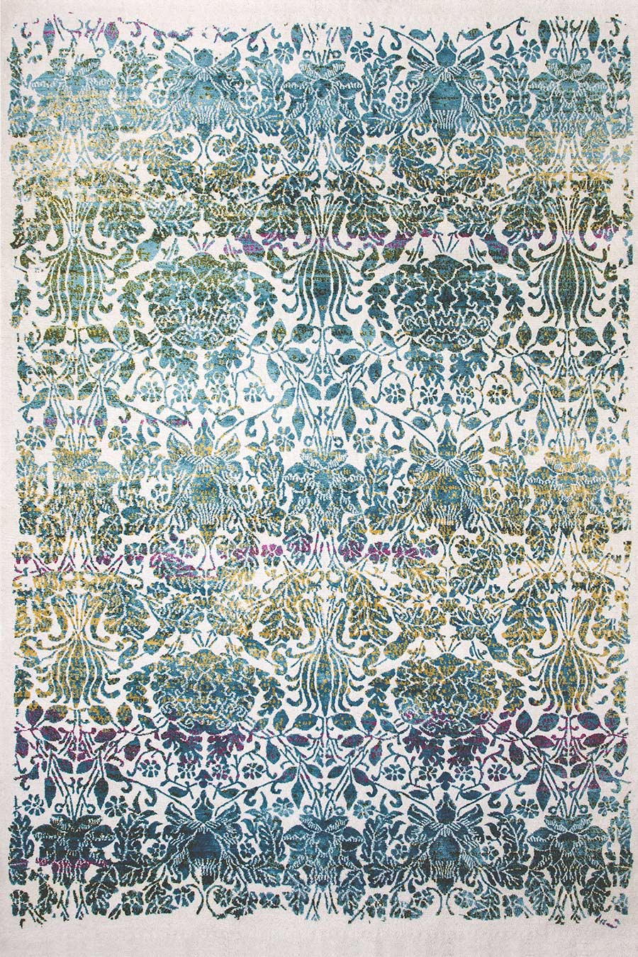 Product image of traditional Majesty rug in blue colour