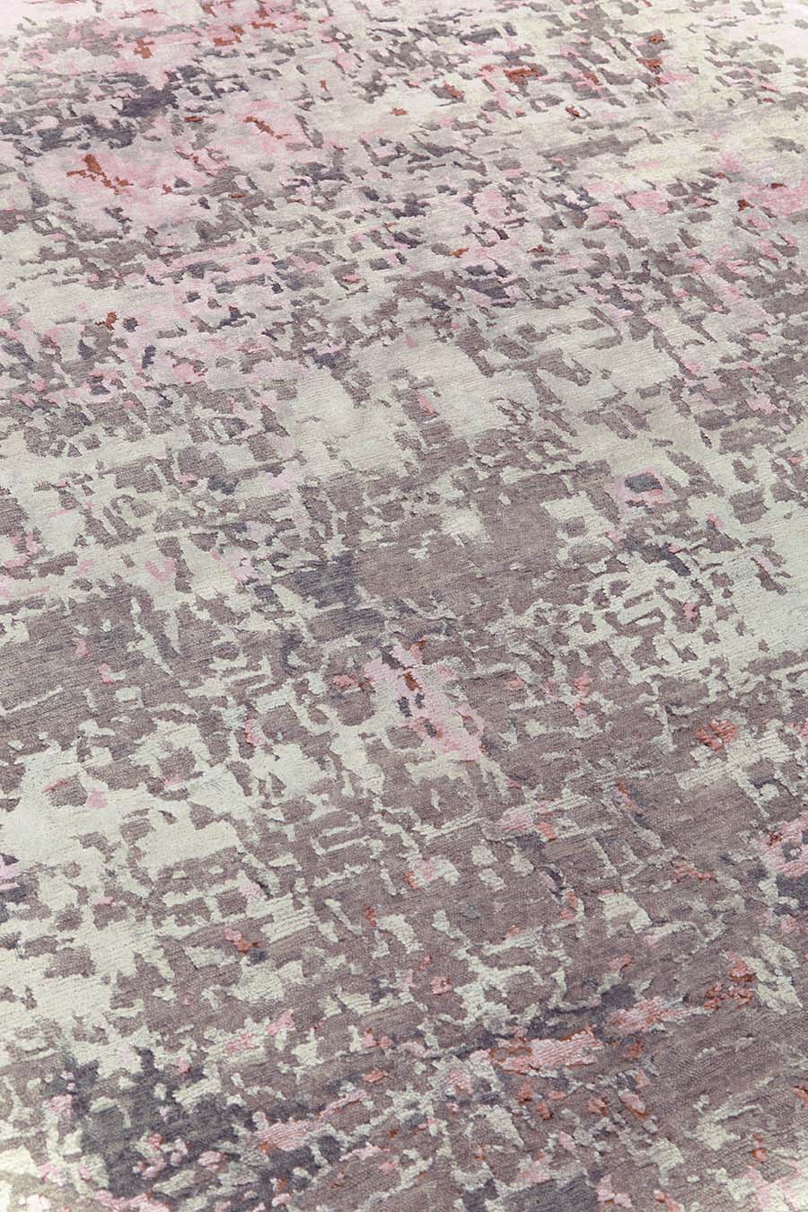 Detailed image of textured Midas handknot rug in silver and pink colour