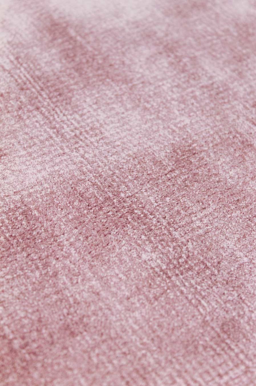 Detailed view of metallic Glam rug in pink colour