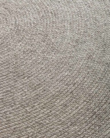 Close up view of Glenmore round rug in silver colour