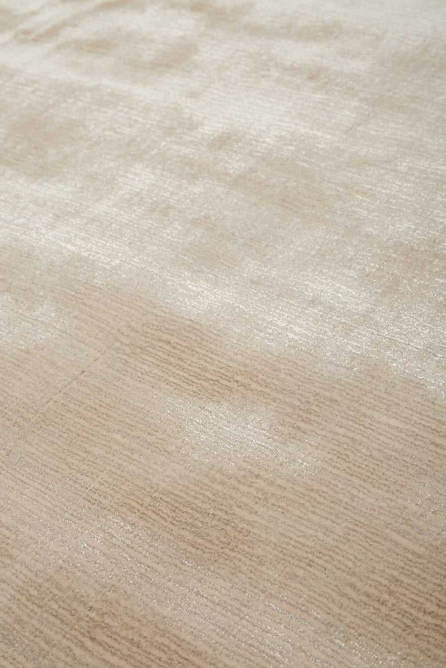 Close up view of Safari rug in chalk mix colour